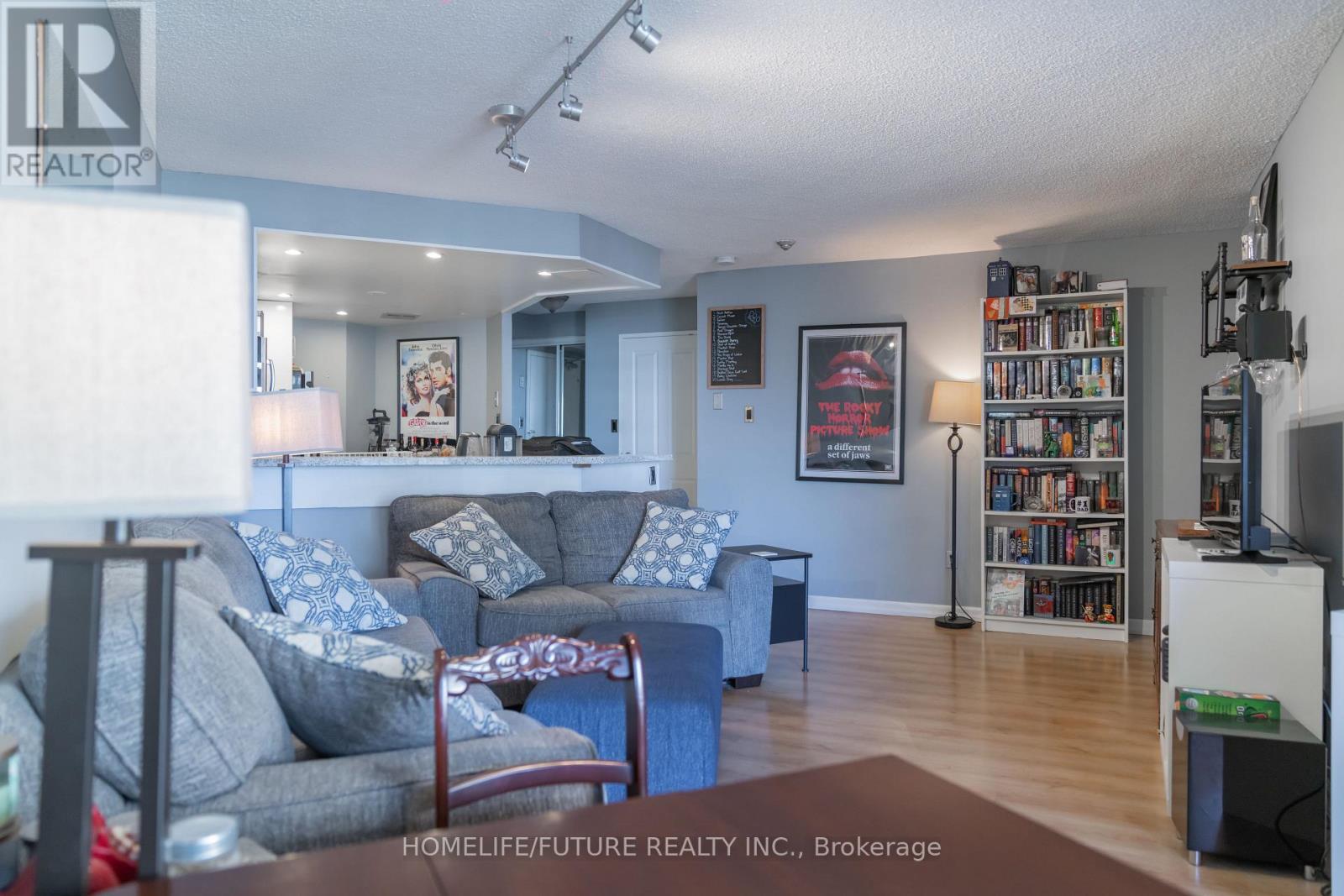 1004 - 77 Maitland Place, Toronto (Cabbagetown-South St. James Town), Ontario  M4V 2V6 - Photo 10 - C12183290