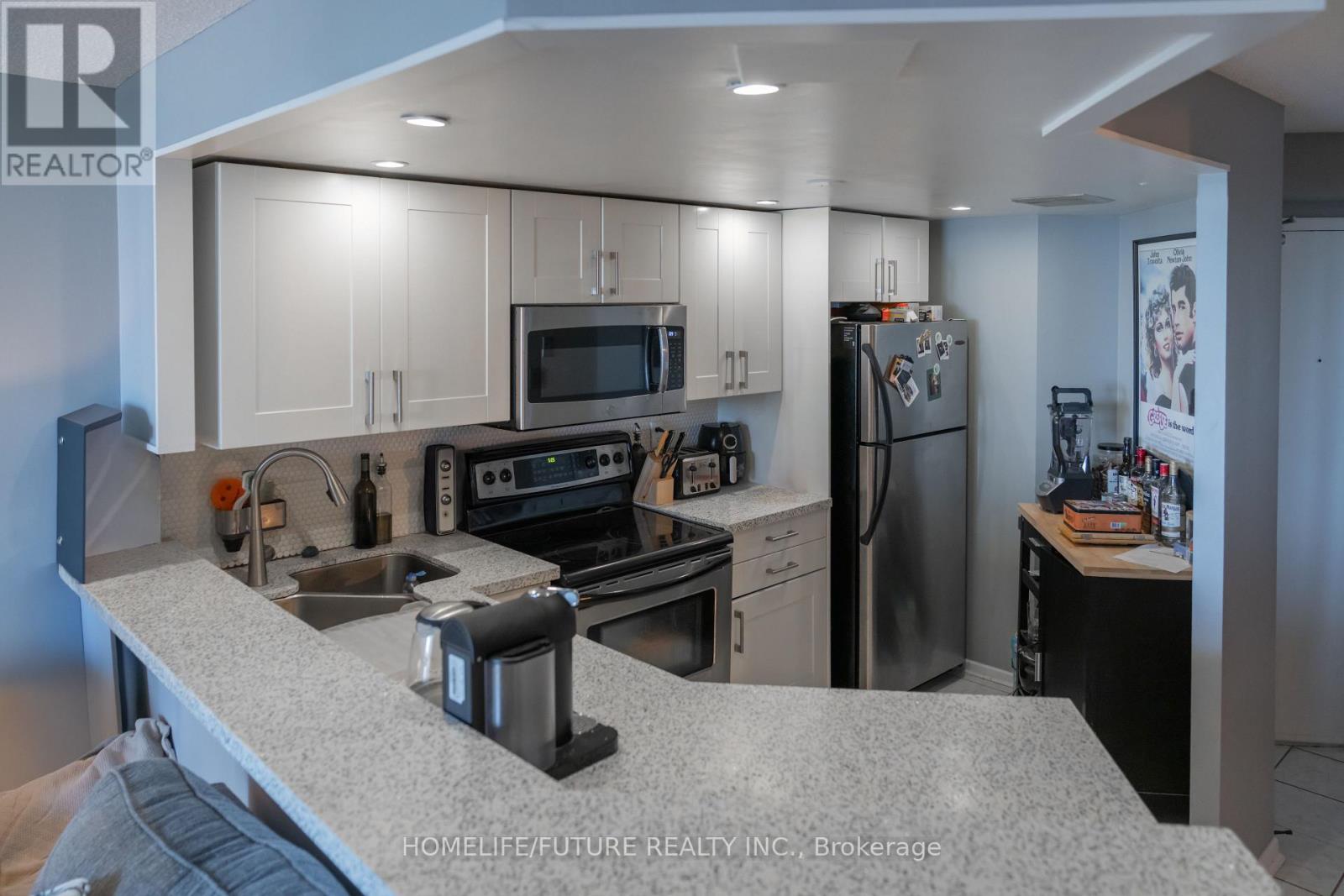 1004 - 77 Maitland Place, Toronto (Cabbagetown-South St. James Town), Ontario  M4V 2V6 - Photo 12 - C12183290