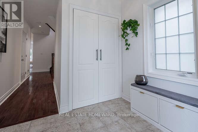 7 - 320 Ravineview Drive, Vaughan, Ontario  L6A 4H1 - Photo 4 - N12183245