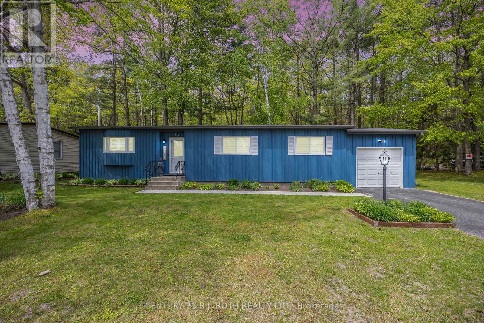 Property at 10 ALLEN DRIVE N image 1