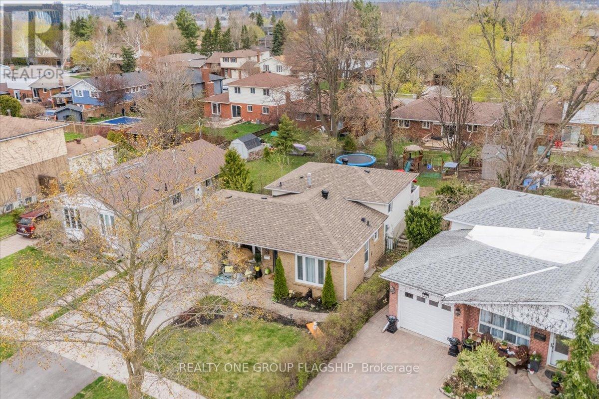 52 HIGHCROFT ROAD, Barrie, Ontario