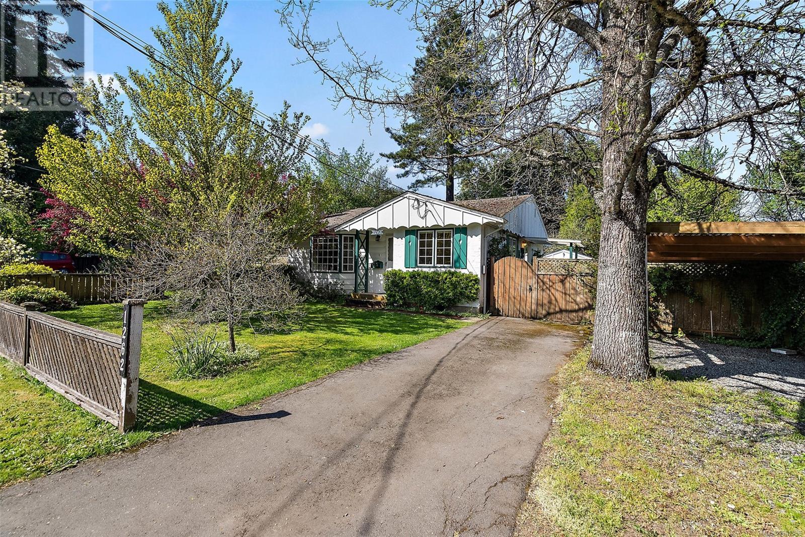 Property at 1262 Dunsterville Ave image 1