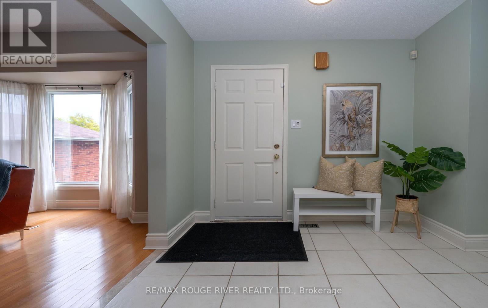 540 Lightfoot Place, Pickering, Ontario  L1V 6A1 - Photo 4 - E12172353