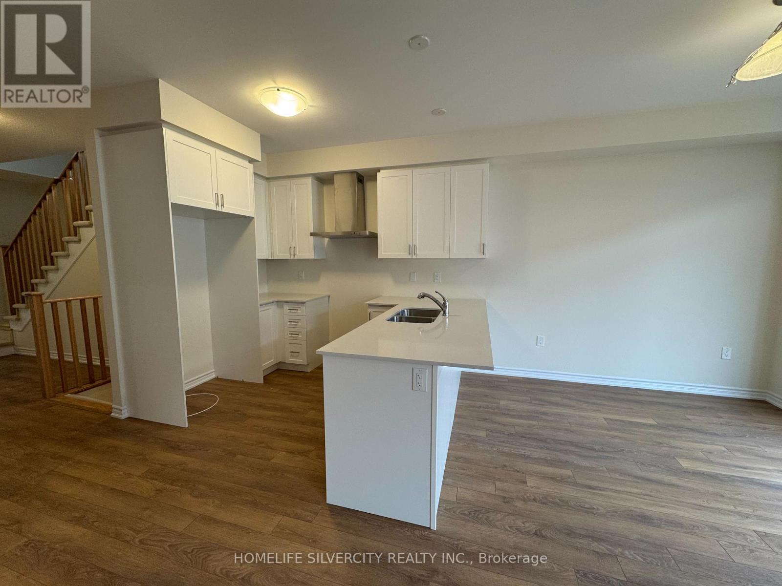 128 Molozzi Street, Erin, Ontario  N0B 1T0 - Photo 5 - X12183264