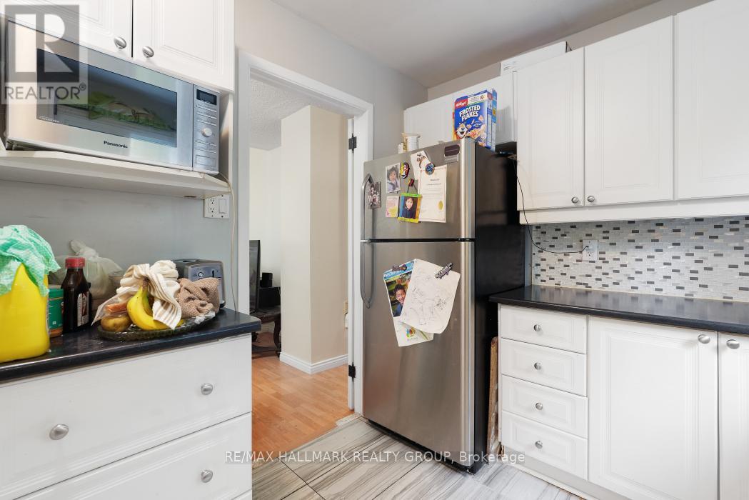 24 Erin Crescent, Ottawa, Ontario  K1V 9Z2 - Photo 10 - X12183312