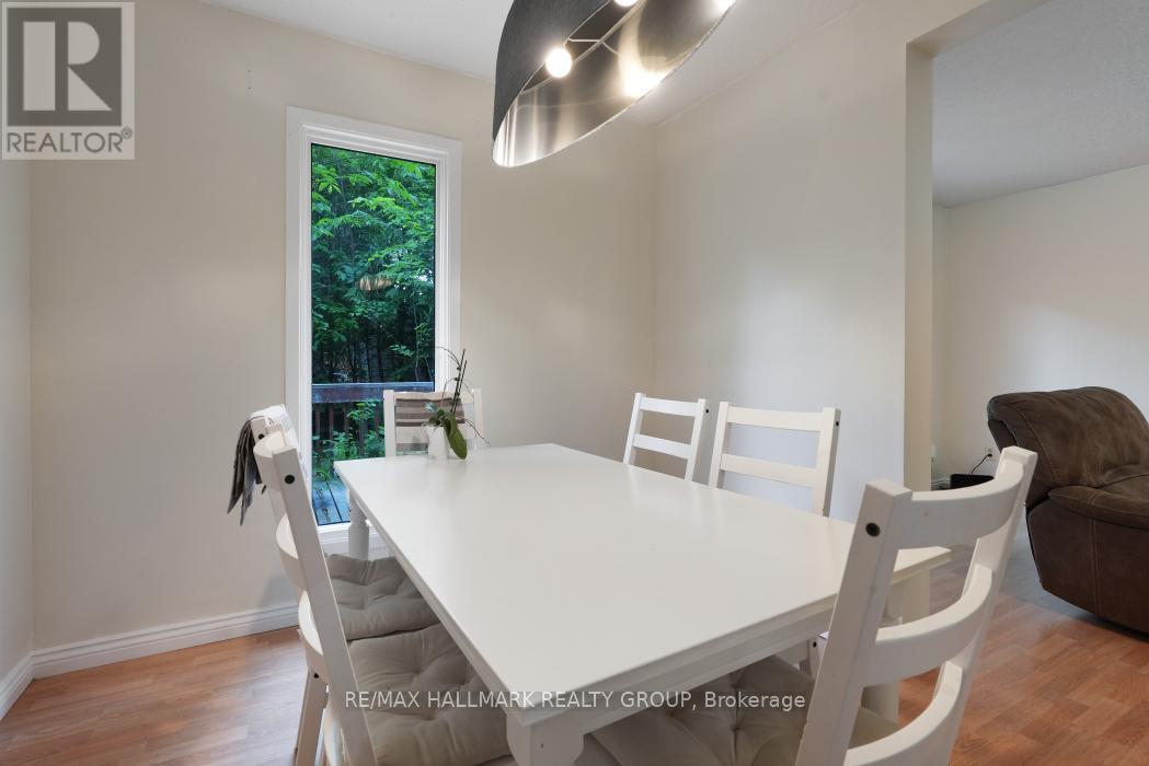 24 Erin Crescent, Ottawa, Ontario  K1V 9Z2 - Photo 6 - X12183312