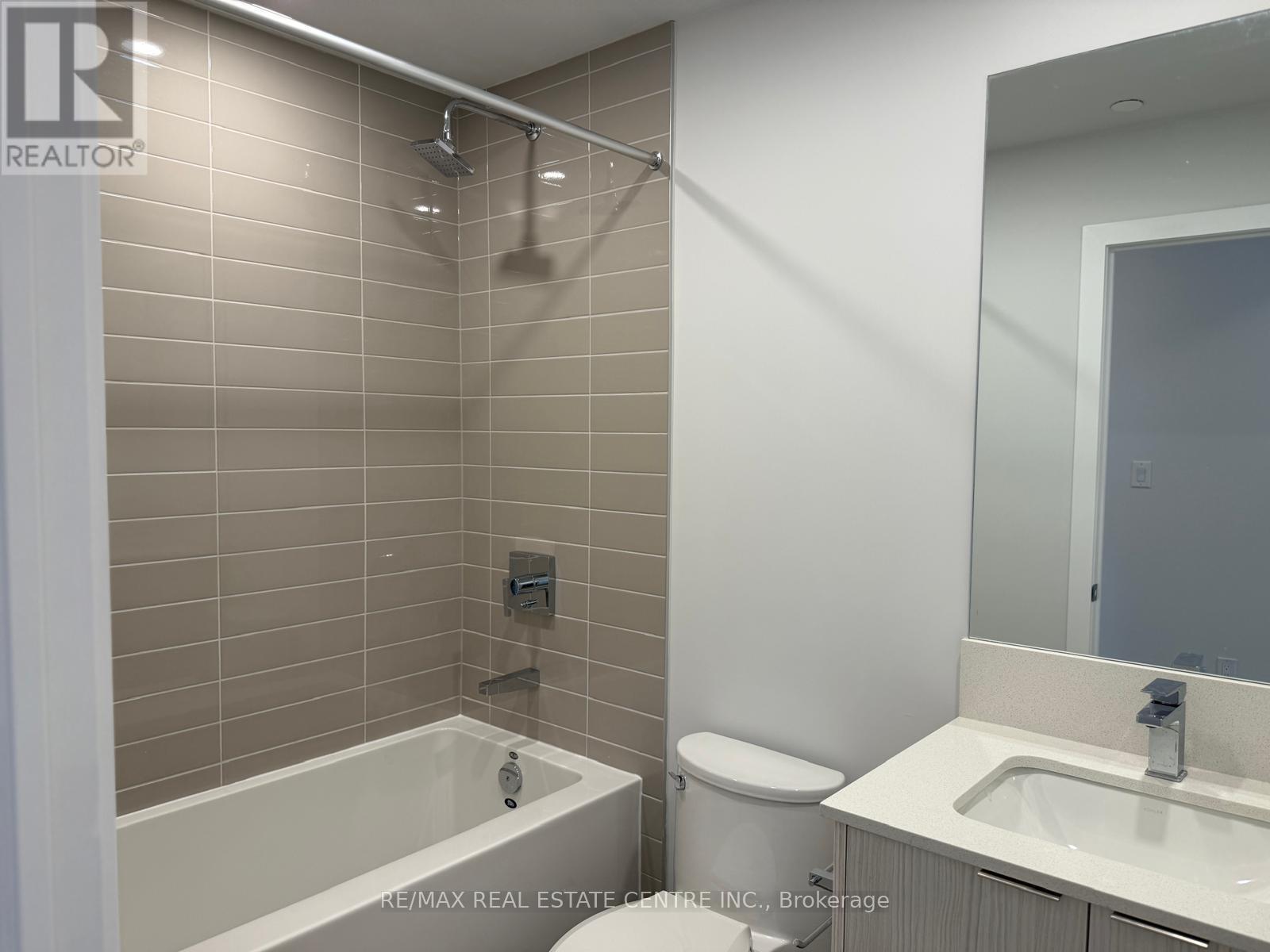 1611 - 430 Square One Drive, Mississauga, Ontario  L5B 0L6 - Photo 4 - W12180426