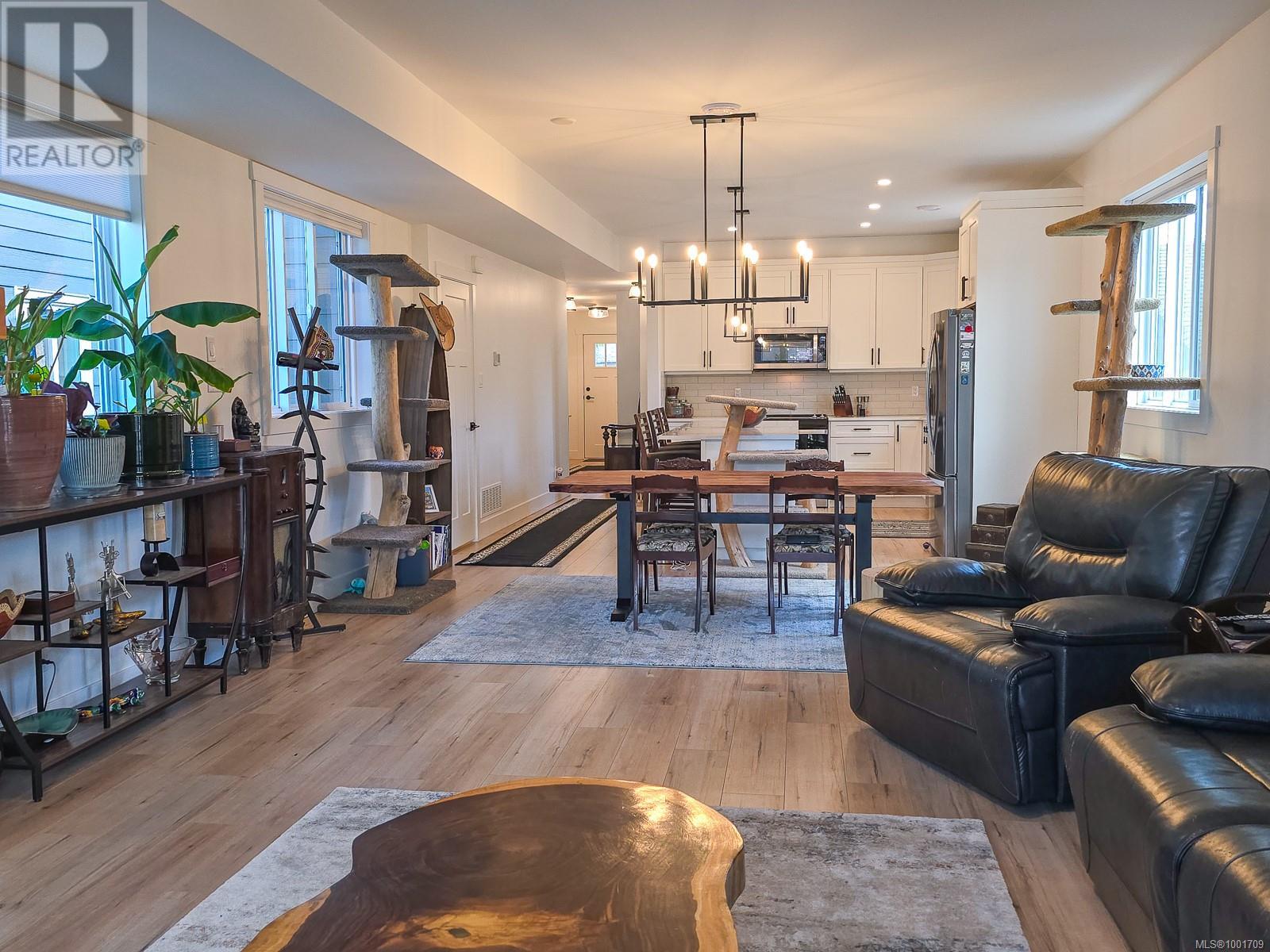 Property at 2828 Maryport Ave image 4