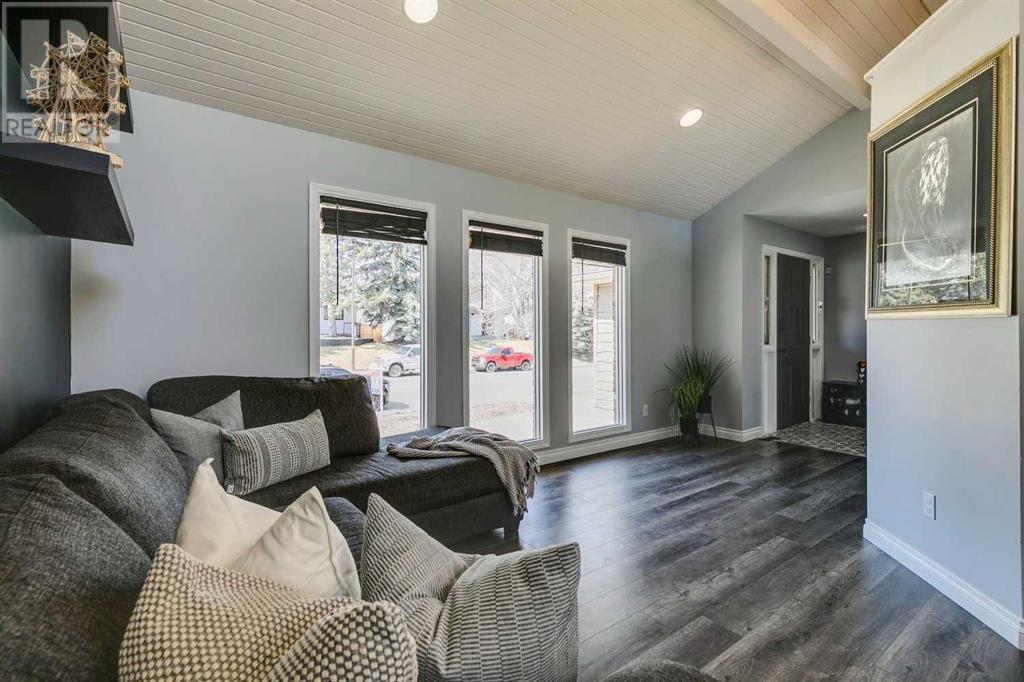 628 Canterbury Drive Sw, Calgary, Alberta  T2W 2A1 - Photo 5 - A2214511