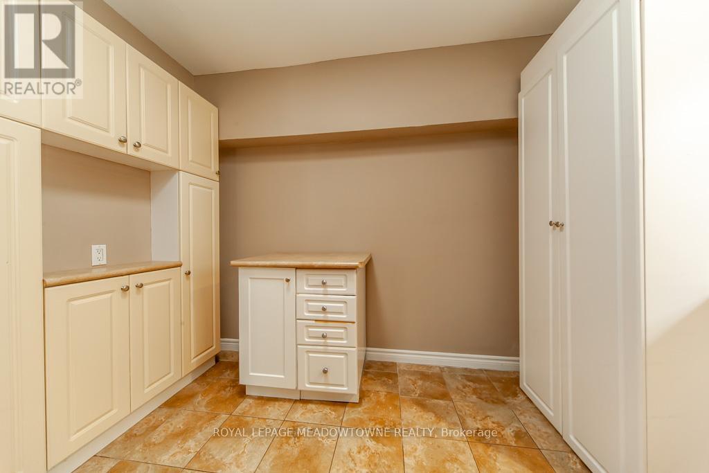2819 Bucklepost Road, Mississauga (Meadowvale), Ontario  L5N 1X6 - Photo 13 - W12183294