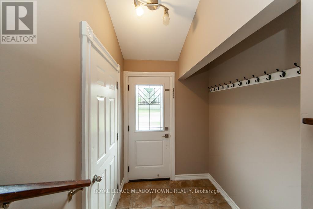 2819 Bucklepost Crescent, Mississauga (Meadowvale), Ontario  L5N 1X6 - Photo 3 - W12183294