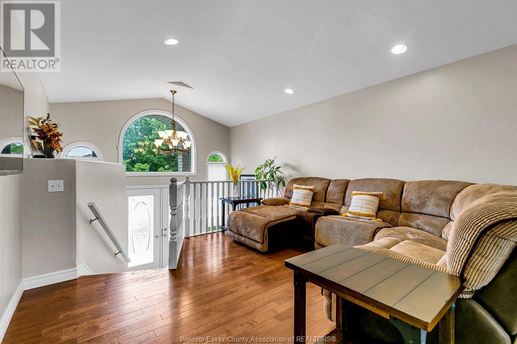 4274 Canberra, Windsor, Ontario  N9G 3E7 - Photo 4 - 25013532