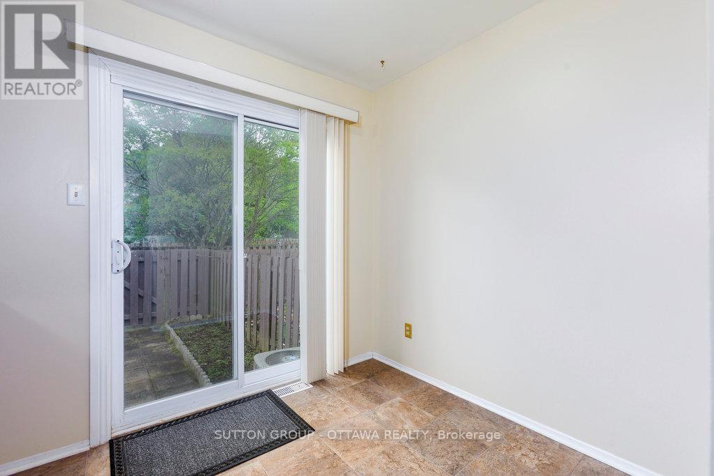 1951 Greenvale Lane, Ottawa, Ontario  K1C 6E2 - Photo 12 - X12183316