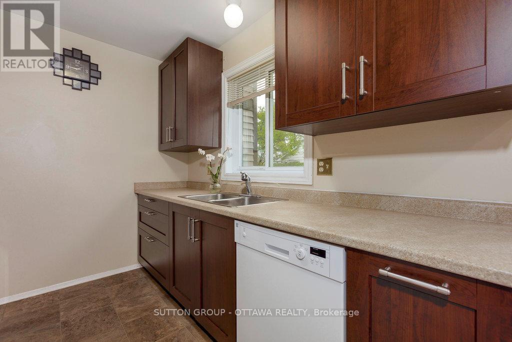 1951 Greenvale Lane, Ottawa, Ontario  K1C 6E2 - Photo 14 - X12183316