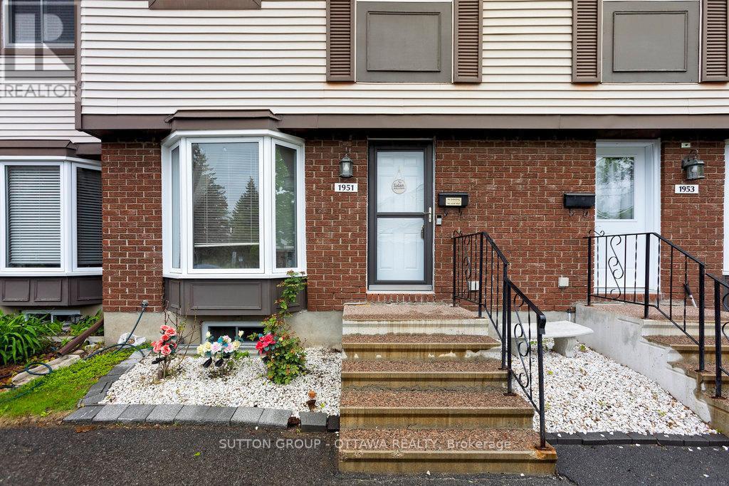 1951 Greenvale Lane, Ottawa, Ontario  K1C 6E2 - Photo 2 - X12183316