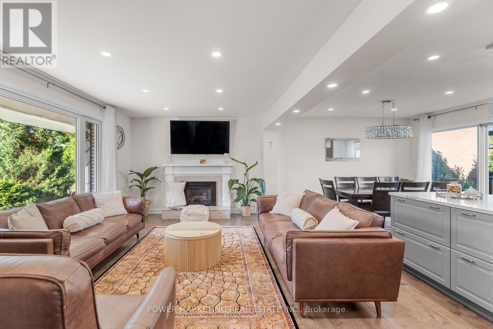 2714 Hickson Crescent, Ottawa, Ontario  K2H 6Y6 - Photo 8 - X12183325