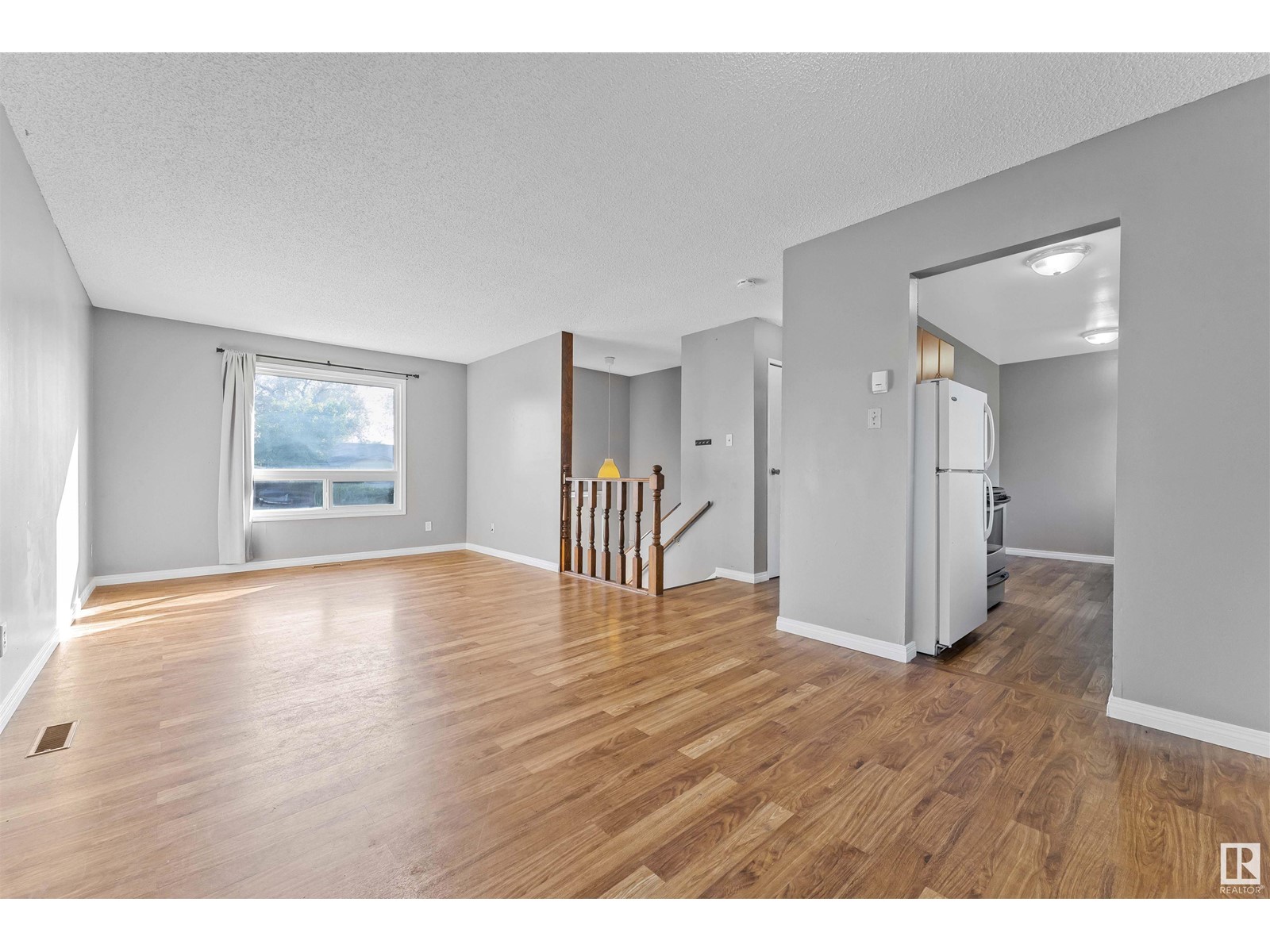 4912 36 Av Nw, Edmonton, Alberta  T6L 3S5 - Photo 8 - E4439331