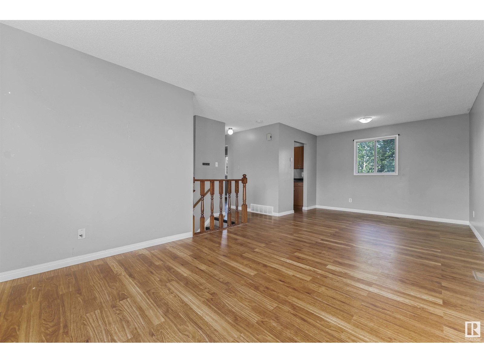 4912 36 Av Nw, Edmonton, Alberta  T6L 3S5 - Photo 9 - E4439331
