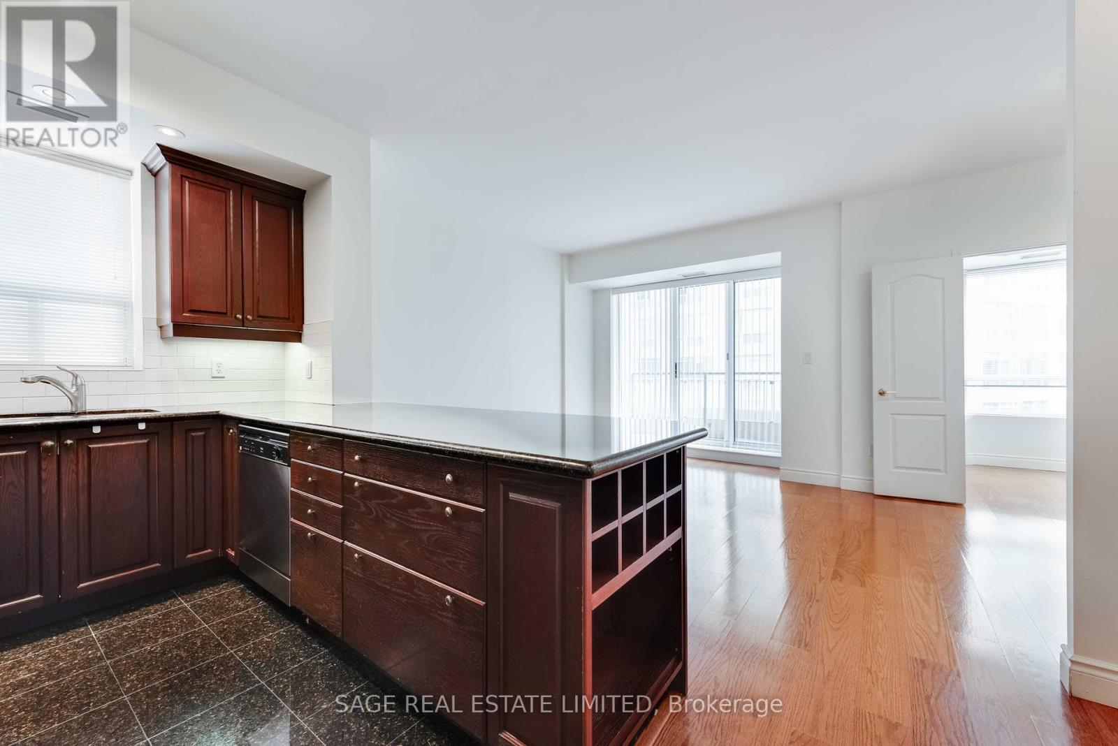 310 - 77 Mcmurrich Street, Toronto, Ontario  M5R 3V3 - Photo 7 - C12183323