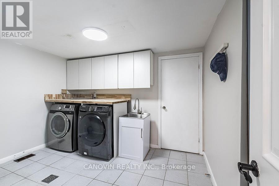 2410 Lionheart Crescent, Mississauga, Ontario  L5K 1S3 - Photo 33 - W12183347