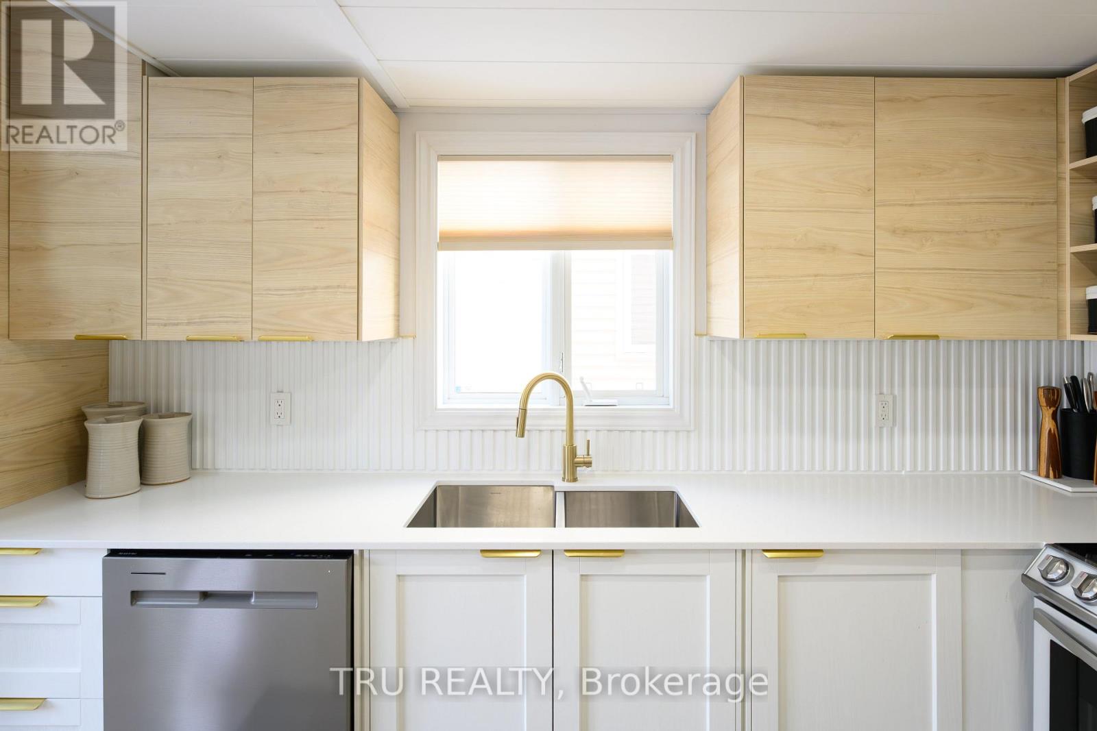 49 Florizel Avenue, Ottawa, Ontario  K2H 9R1 - Photo 16 - X12183350