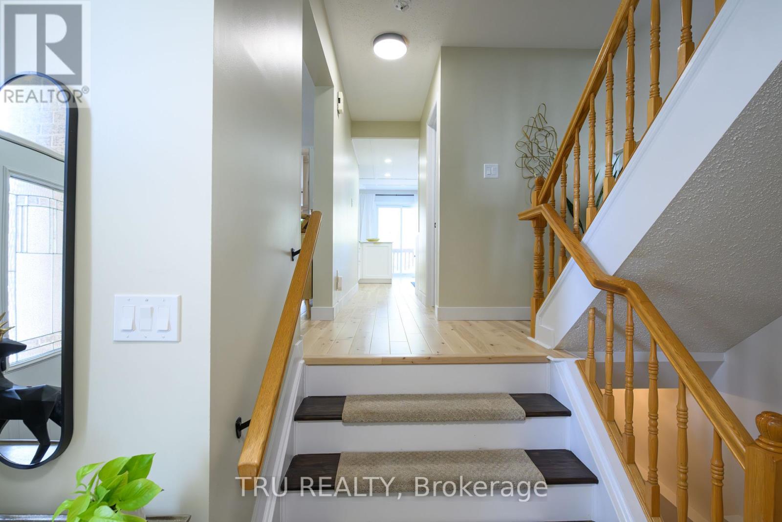 49 Florizel Avenue, Ottawa, Ontario  K2H 9R1 - Photo 3 - X12183350