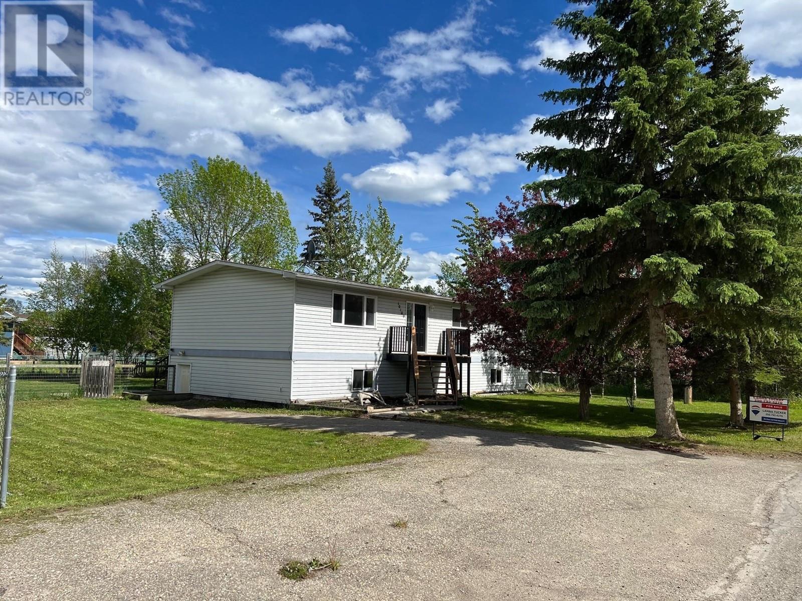 10109 Macintosh Crescent, Hudsons Hope, British Columbia  V0C 1V0 - Photo 2 - R2976256