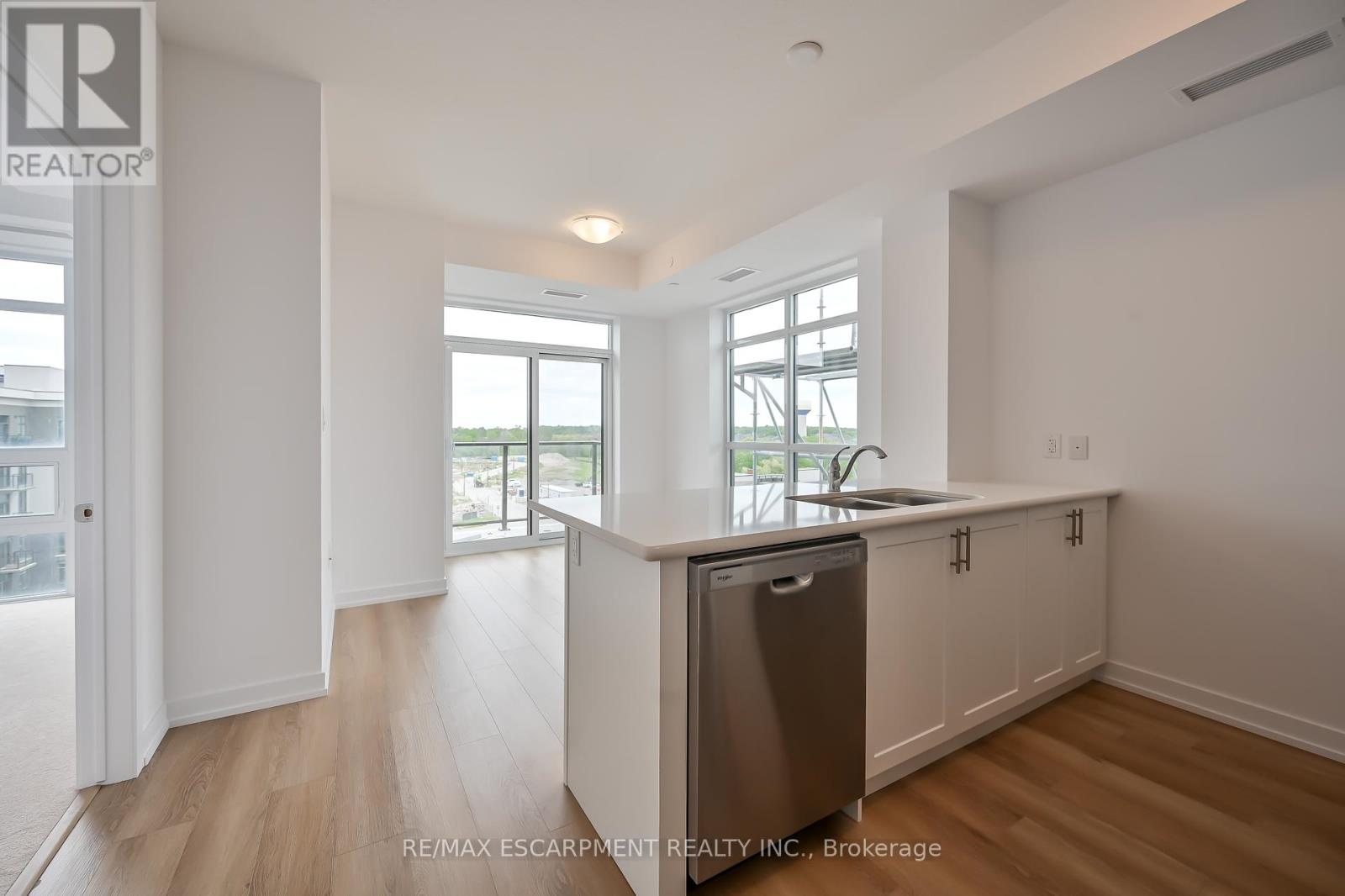 611 - 470 DUNDAS STREET E, Hamilton, Ontario