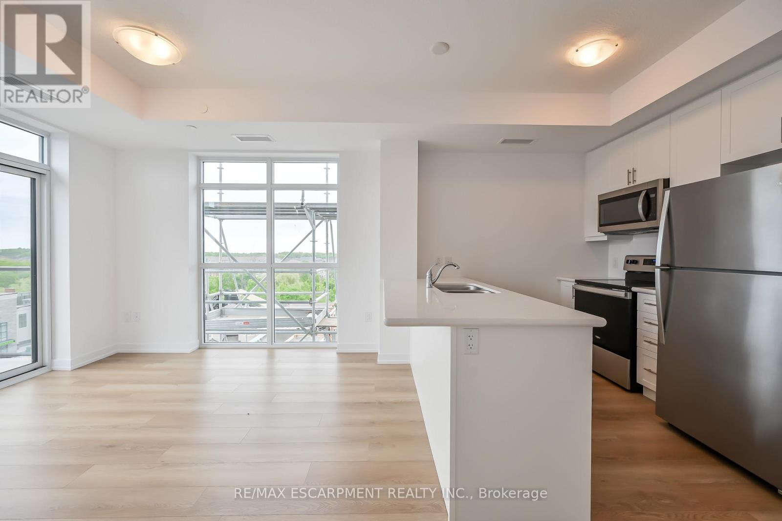 611 - 470 Dundas Street E, Hamilton, Ontario  L8B 2A6 - Photo 2 - X12183352