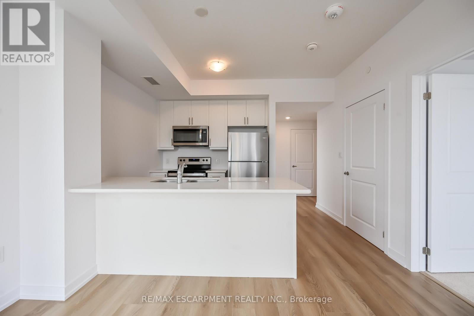 611 - 470 Dundas Street E, Hamilton, Ontario  L8B 2A6 - Photo 4 - X12183352