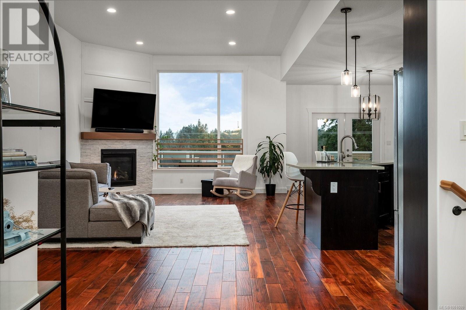 Property at 4999 Dunn Pl image 3