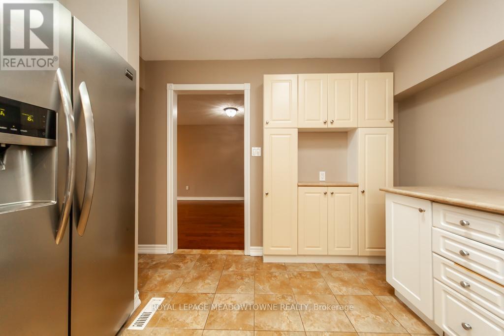 2819 Bucklepost Crescent, Mississauga (Meadowvale), Ontario  L5N 1X6 - Photo 12 - W12183294