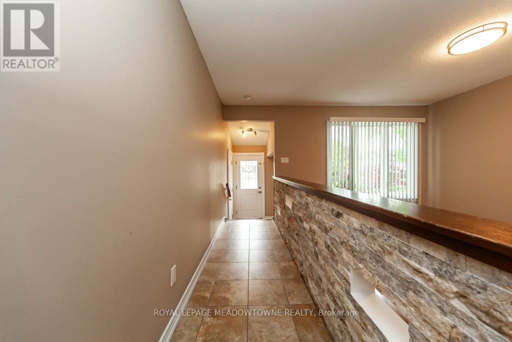 2819 Bucklepost Crescent, Mississauga (Meadowvale), Ontario  L5N 1X6 - Photo 4 - W12183294
