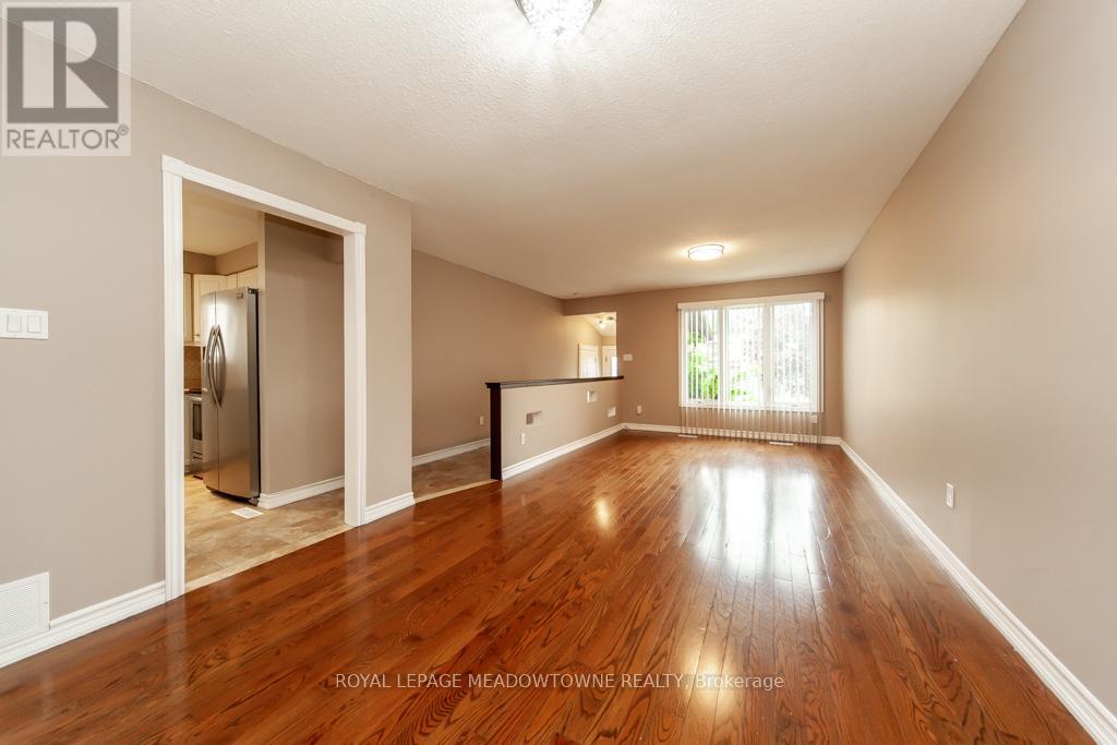 2819 Bucklepost Crescent, Mississauga (Meadowvale), Ontario  L5N 1X6 - Photo 5 - W12183294