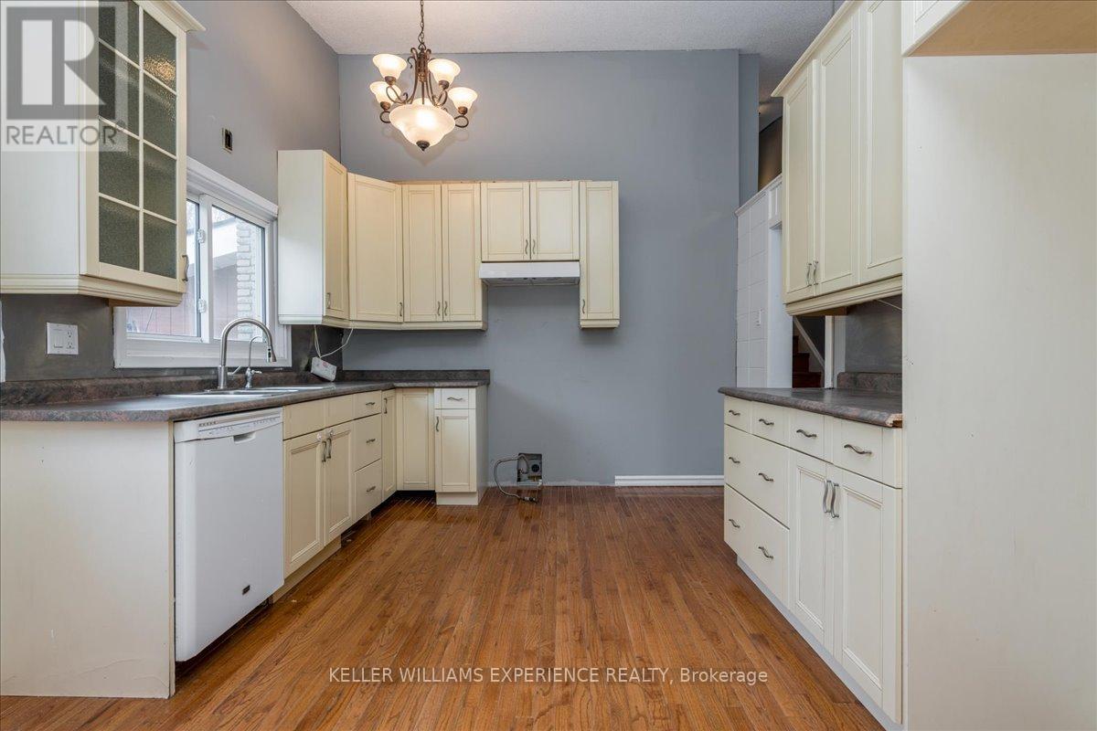 46 Eugenia Street, Barrie, Ontario  L4M 1P8 - Photo 11 - S12183375