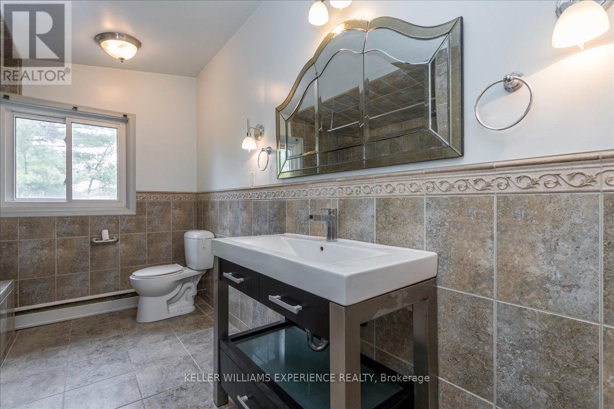 46 Eugenia Street, Barrie, Ontario  L4M 1P8 - Photo 14 - S12183375