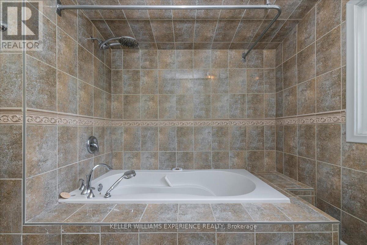46 Eugenia Street, Barrie, Ontario  L4M 1P8 - Photo 15 - S12183375