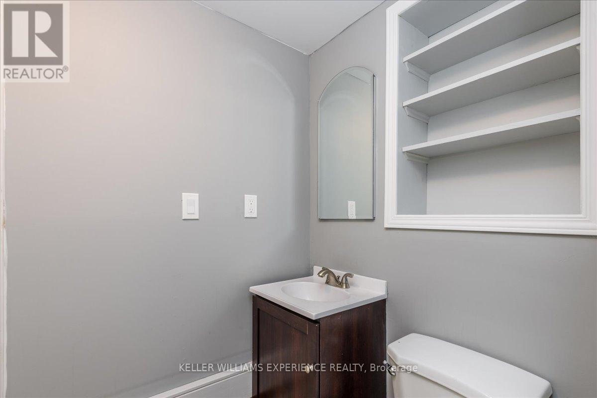 46 Eugenia Street, Barrie, Ontario  L4M 1P8 - Photo 32 - S12183375