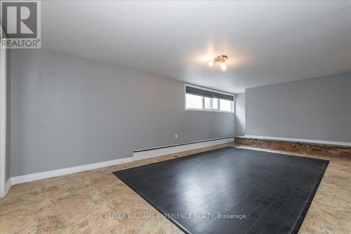 46 Eugenia Street, Barrie, Ontario  L4M 1P8 - Photo 36 - S12183375