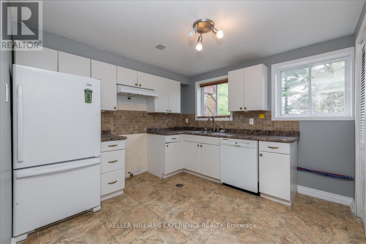 46 Eugenia Street, Barrie, Ontario  L4M 1P8 - Photo 42 - S12183375