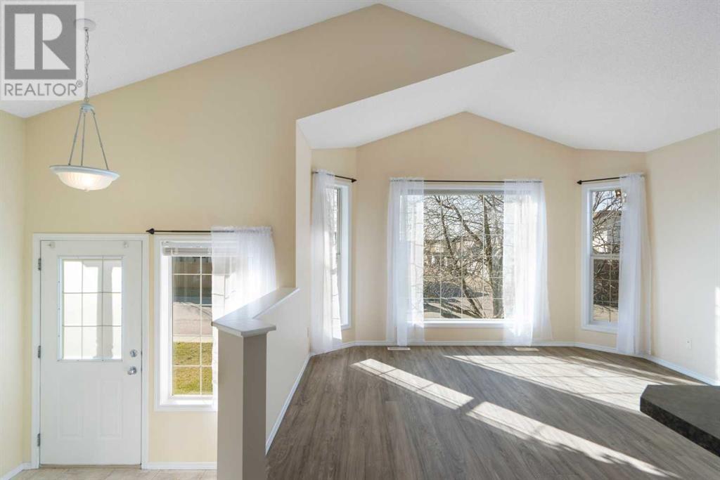 111 Citadel Acres Close Nw, Calgary, Alberta  T3G 5A8 - Photo 3 - A2214467
