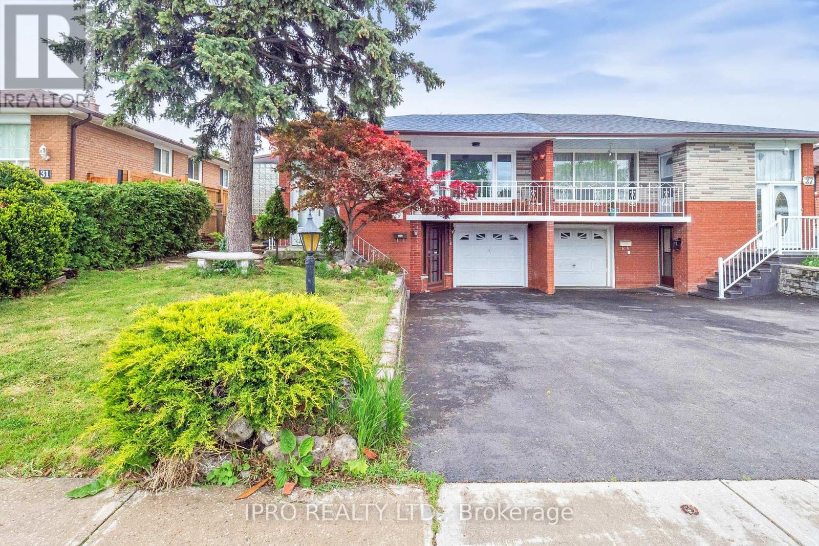 29 Clipper Road, Toronto, Ontario  M2J 4C8 - Photo 2 - C12177778
