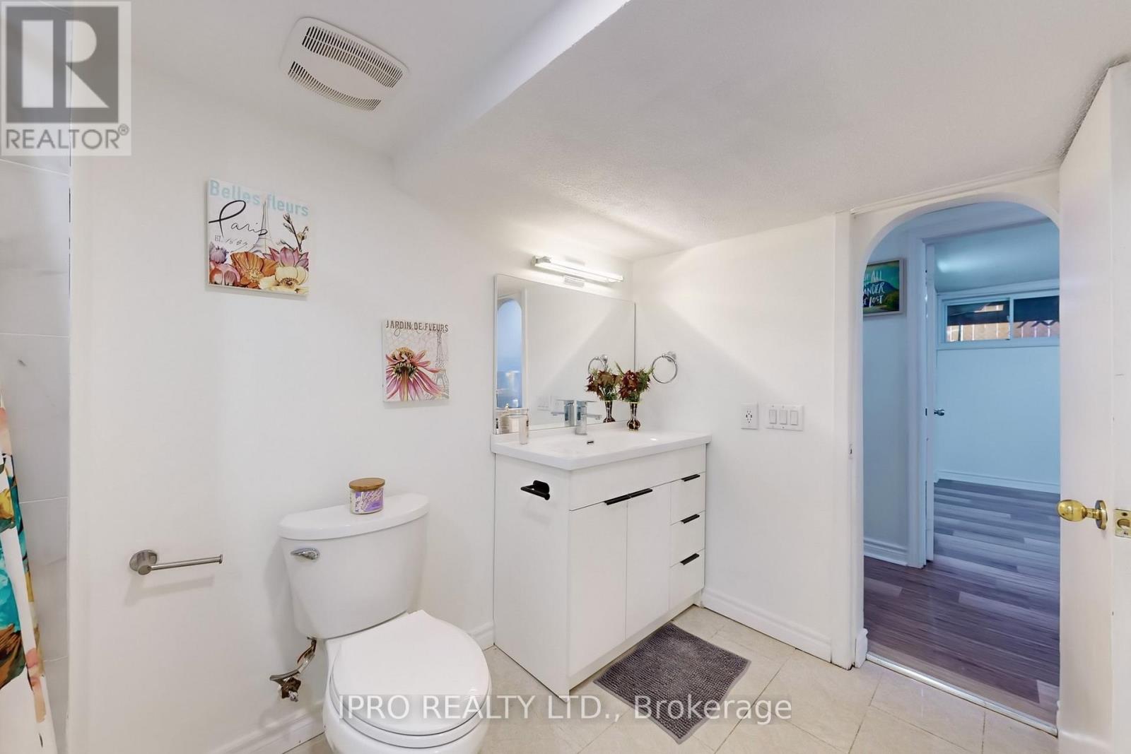 29 Clipper Road, Toronto, Ontario  M2J 4C8 - Photo 32 - C12177778