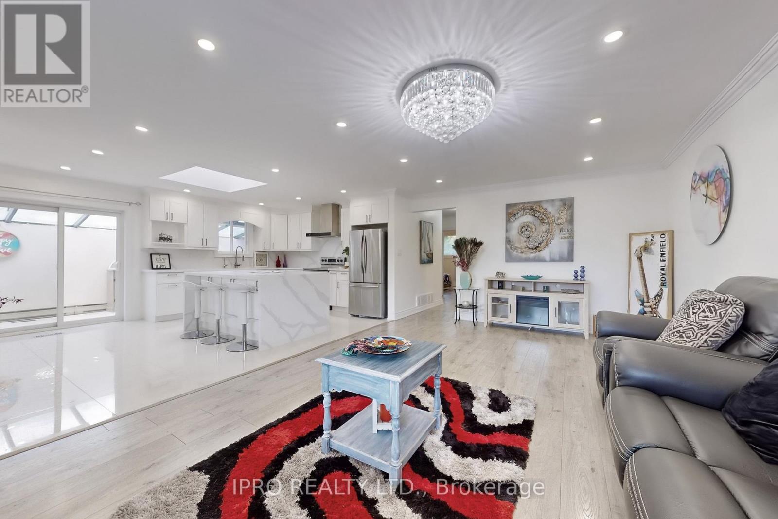 29 Clipper Road, Toronto, Ontario  M2J 4C8 - Photo 16 - C12177778