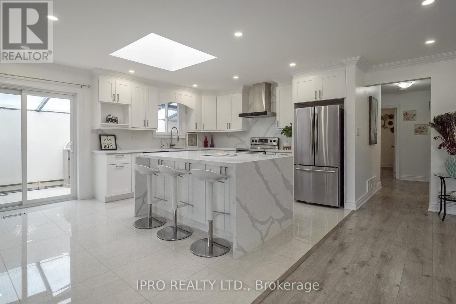 29 Clipper Road, Toronto, Ontario  M2J 4C8 - Photo 13 - C12177778