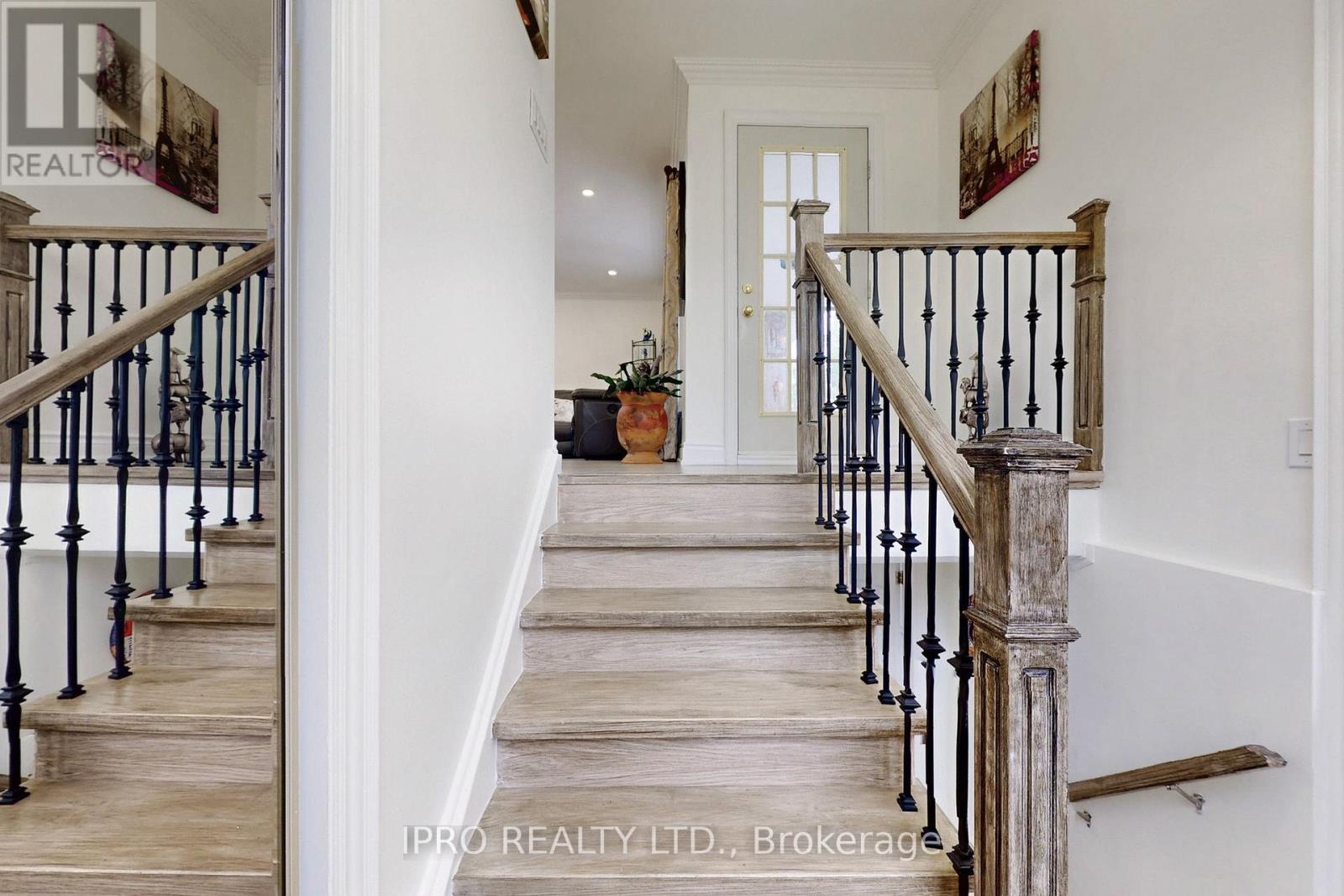 29 Clipper Road, Toronto, Ontario  M2J 4C8 - Photo 7 - C12177778