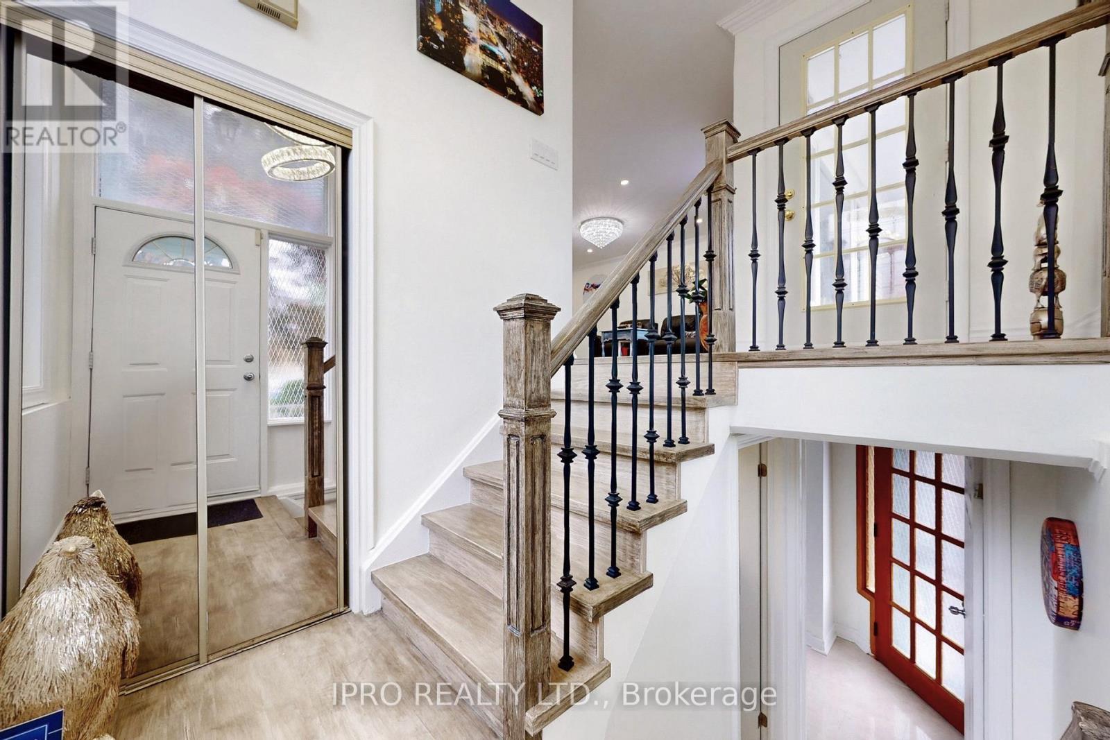29 Clipper Road, Toronto, Ontario  M2J 4C8 - Photo 8 - C12177778