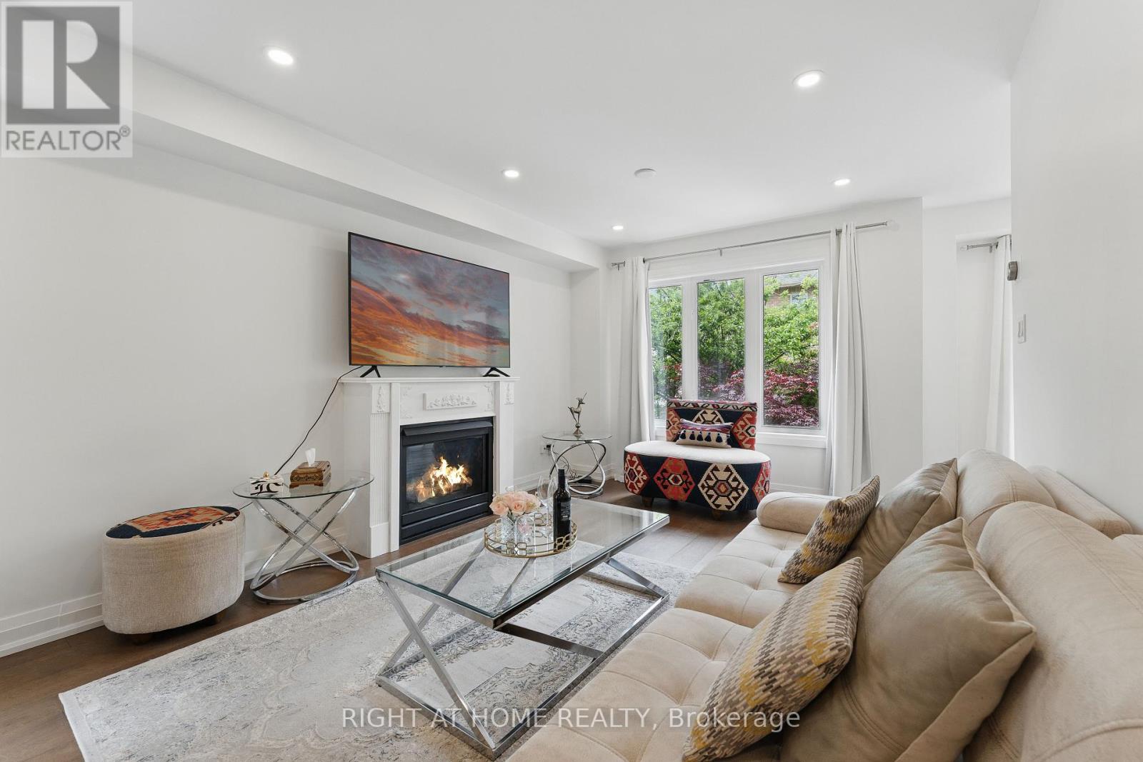 149 Coleridge Drive, Newmarket, Ontario  L3X 2T4 - Photo 9 - N12183402