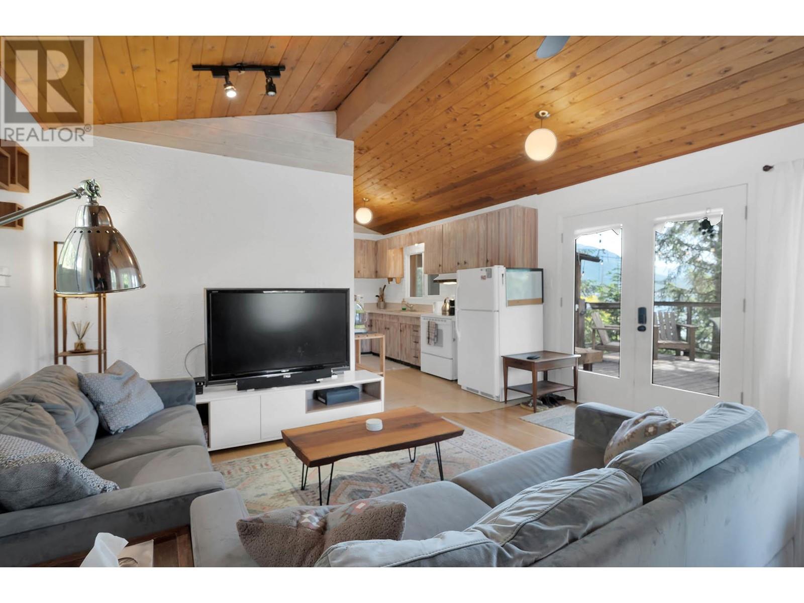 2252 NOAKES Road, Magna Bay, BC V0E1M7