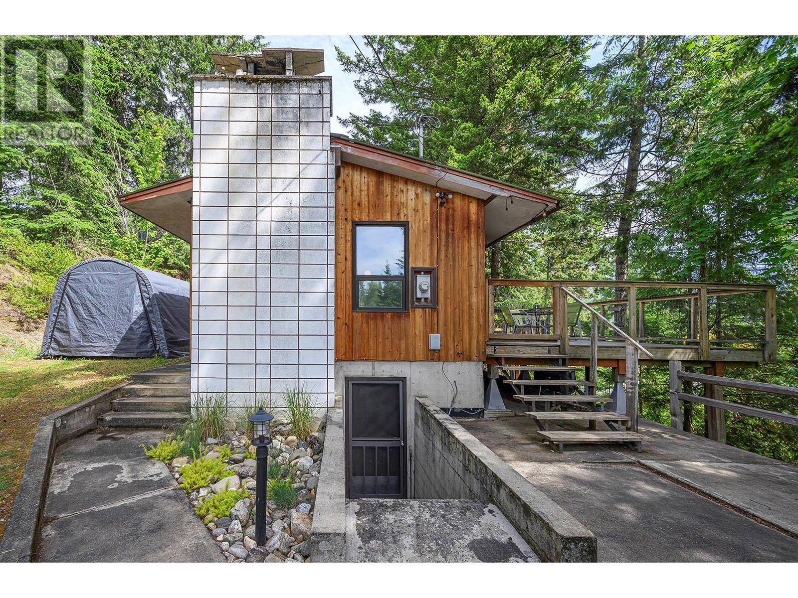2252 Noakes Road, Magna Bay, British Columbia  V0E 1M7 - Photo 2 - 10349768